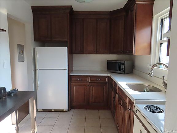5th image of 15 Harrison Avenue #70 H