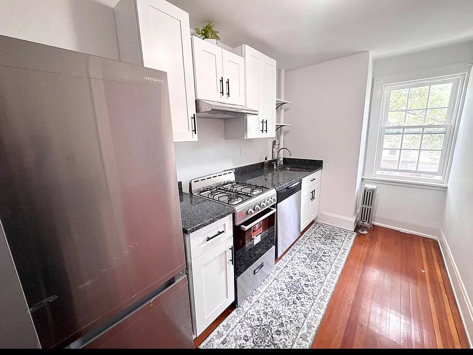 21-35 28th St #3