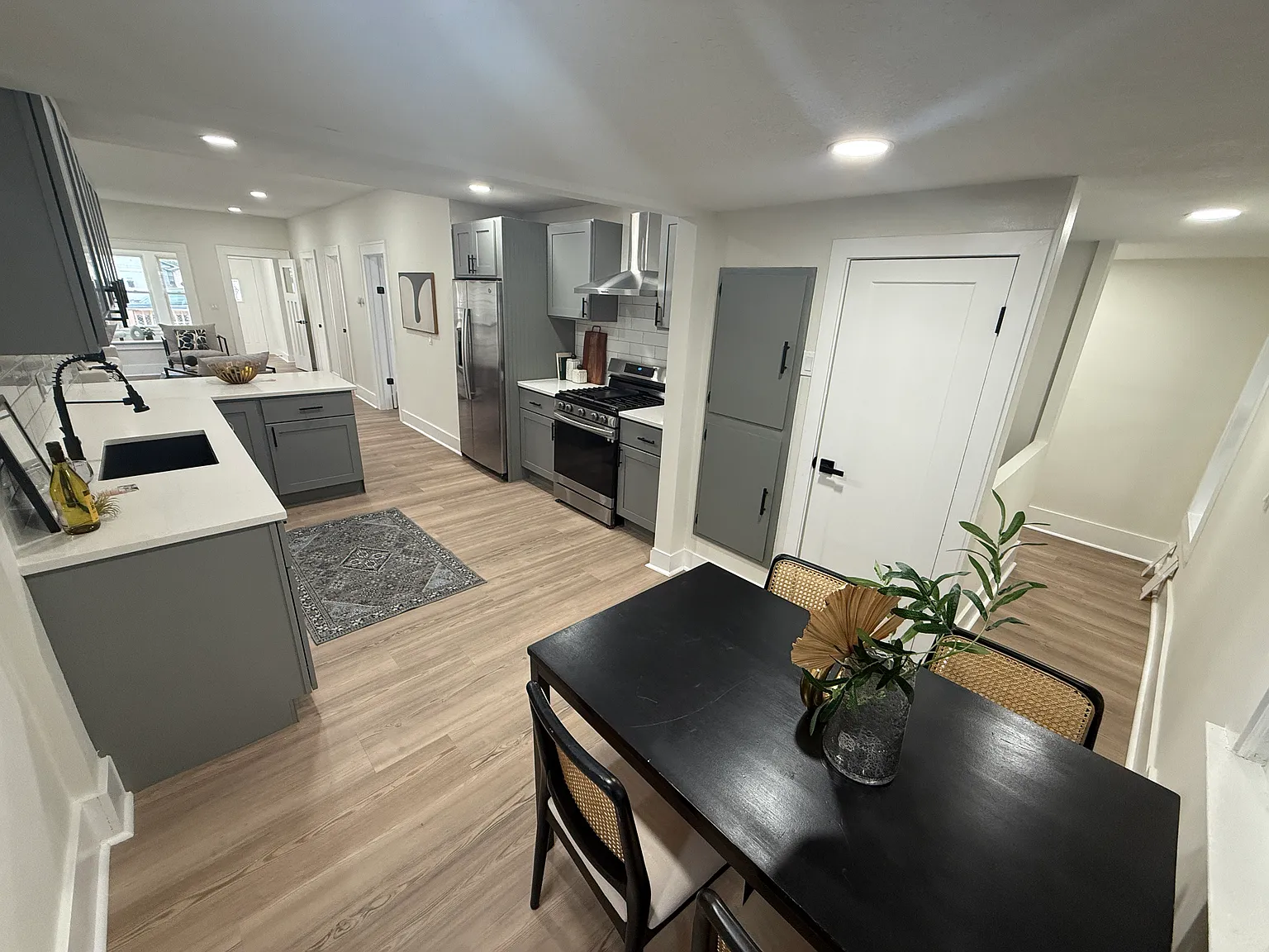 2050 E Grand Ave — Photo 3
