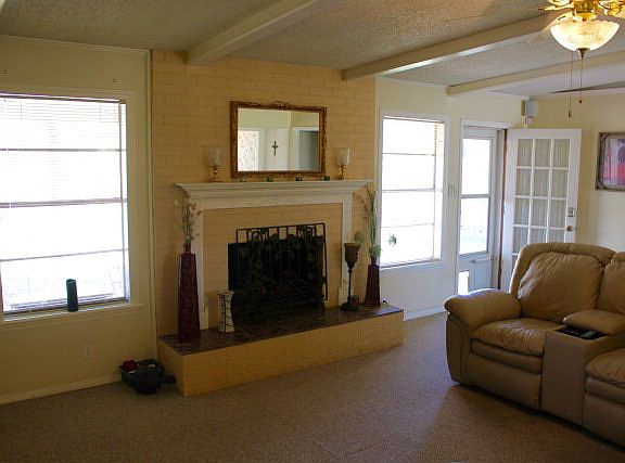3rd image of 2412 Haynes Dr