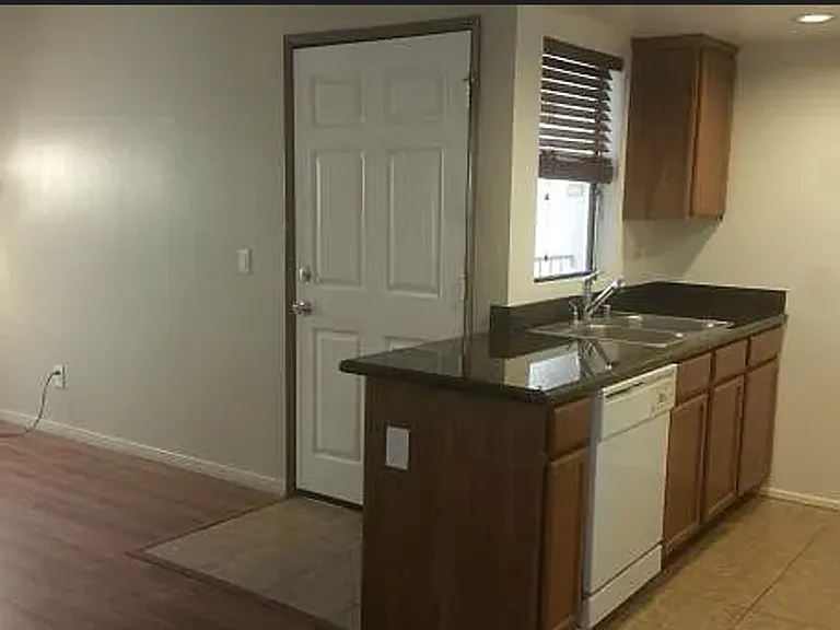 1114 W Blaine St #203 — Photo 13
