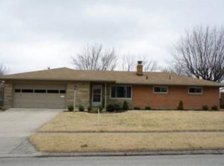 1018 Chateau Dr, Dayton, OH 45429