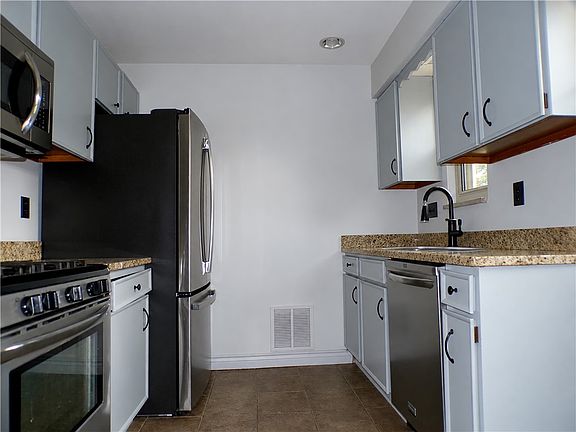 3rd image of 1560 Duncan Dr