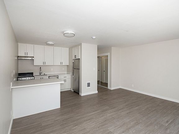 4th image of 888 Vermont St #207