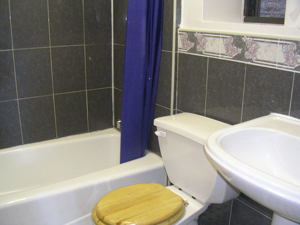 2nd image of 462 E 115th St APT 3D