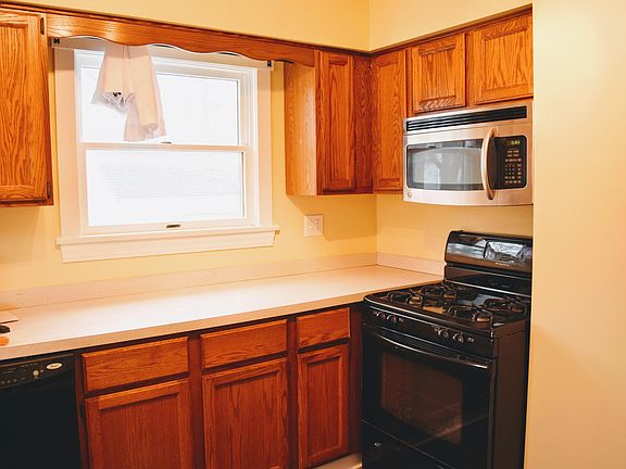 4th image of 6211 Wakefield Ave
