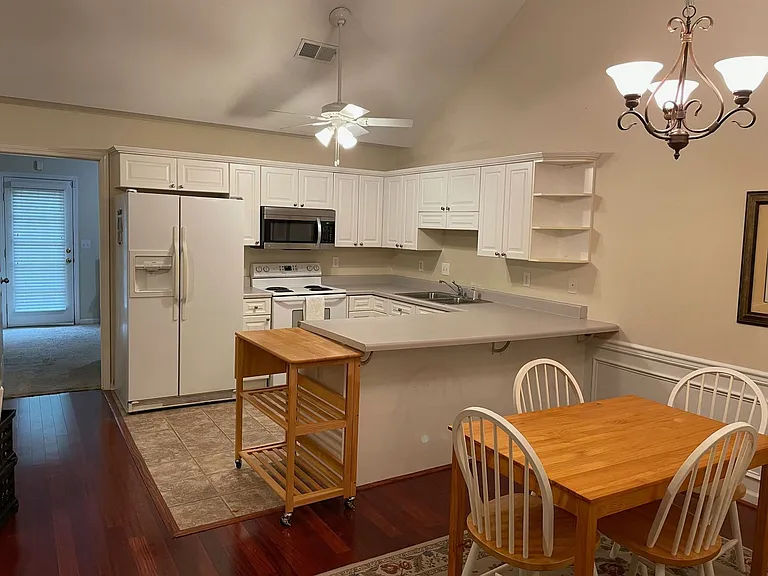 126 Hayesbury Ct — Photo 2