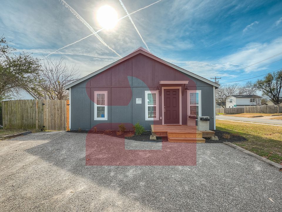 1st image of 208 E Mosier St