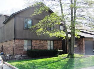 3 Creekside Cir APT B, Elgin, IL 60123