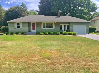 94 Oakridge Dr, Rochester, NY 14617