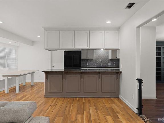 4th image of 1403 Cynthia Dr