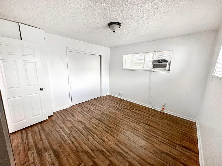 517 N 900 W — Photo 8