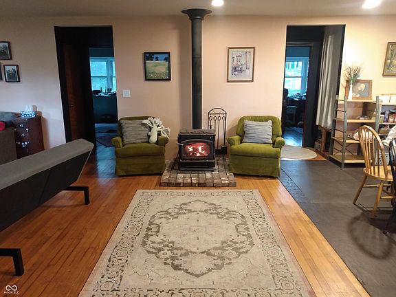3rd image of 307 N Pike St