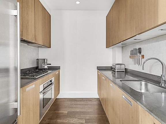 5th image of 71 Nassau St APT 7C