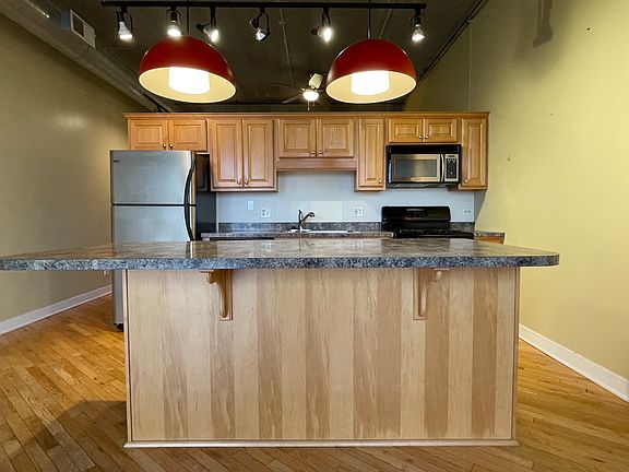 4th image of 1635 W Belmont Ave APT 609