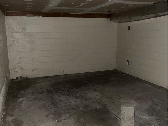 5th image of 110 S Radford Dr
