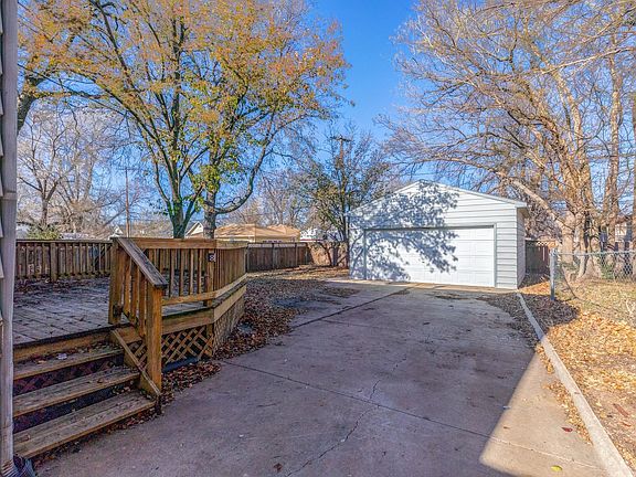 2nd image of 225 E Claflin Ave