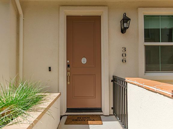 3rd image of 306 Rockview Rd