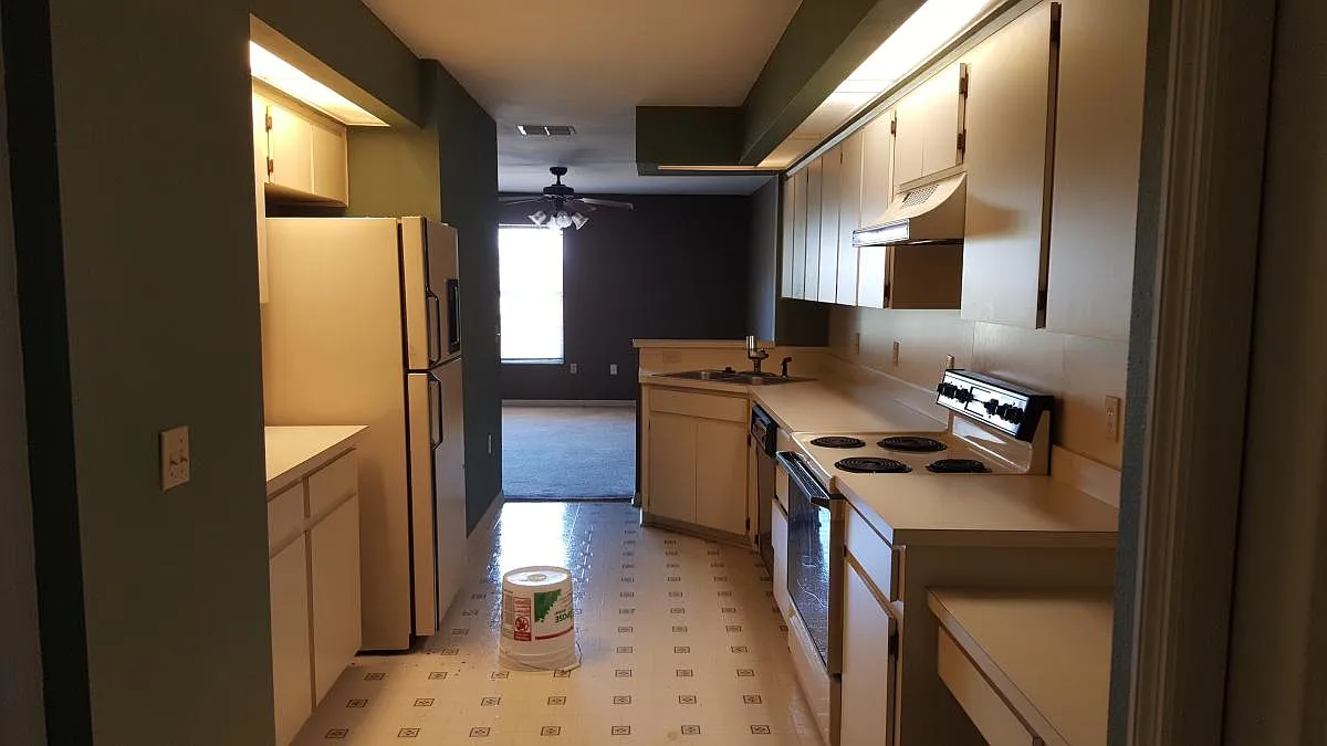 3 bed, 2.5 bath, 1886 sqft, $2,200 — Photo 2