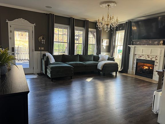 2nd image of 522 Melody Ln