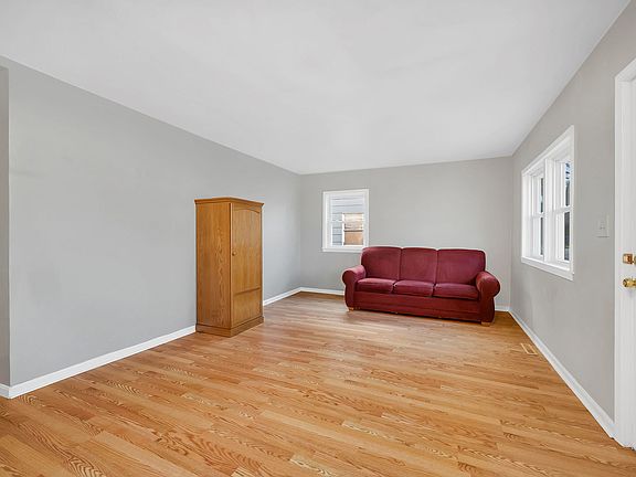 5th image of 627 S Water St