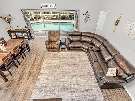 4th image of 16107 WENTWORTH WAY
