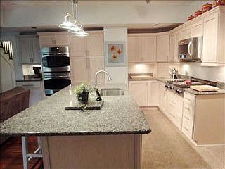 4th image of 431 Burg St