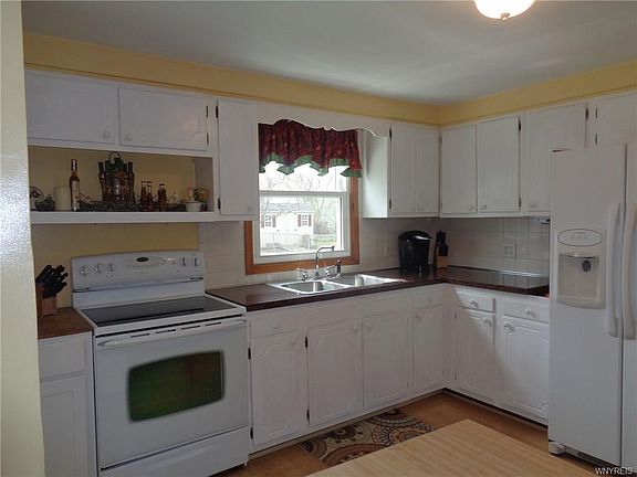 3rd image of 142 Steven Dr