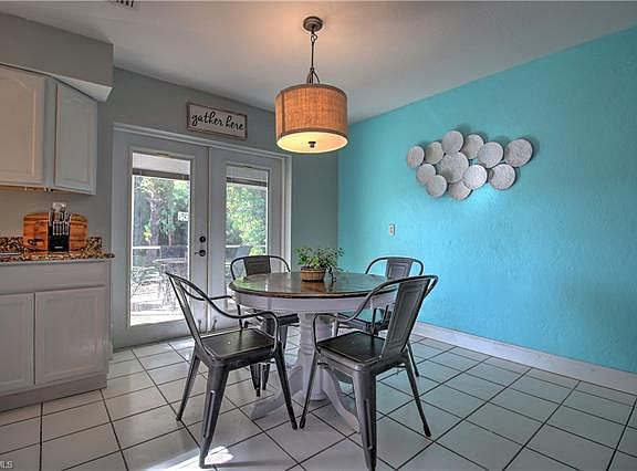 3rd image of 1823 Beachwood Dr