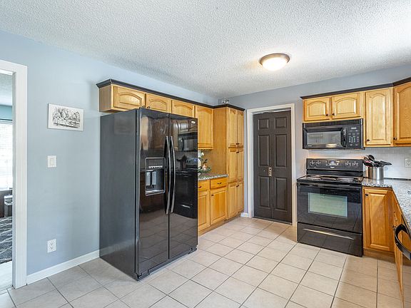 3rd image of 313 Serena Dr