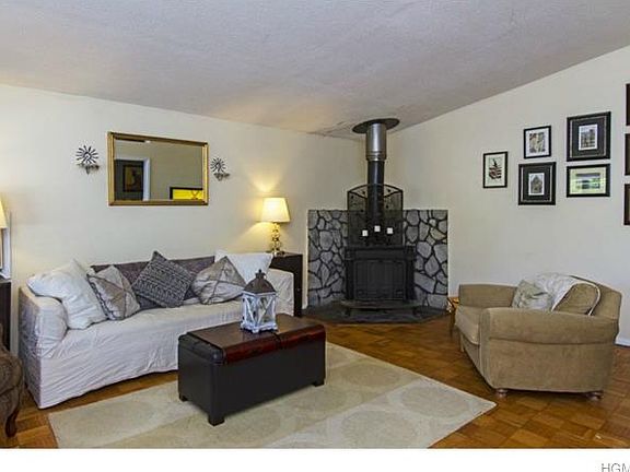 4th image of 34 Jordan Dr