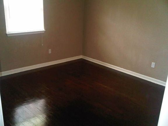 4th image of 623 Honeysuckle Dr