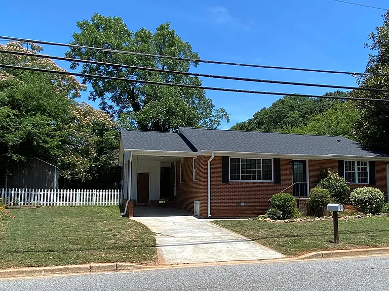 302 Ackley Rd — Photo 2