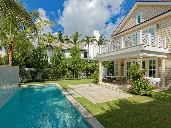 3rd image of 164 Seaspray Ave