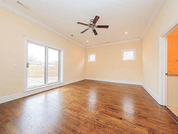 3rd image of 3929 N Western Ave #O4s