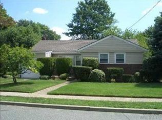 919 Bee St, Valley Stream, NY 11580