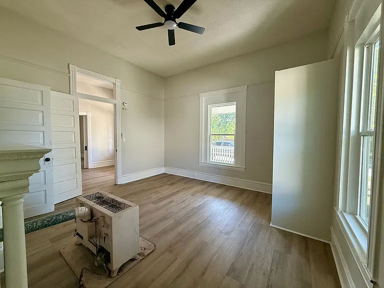 213 Dennis St — Photo 8