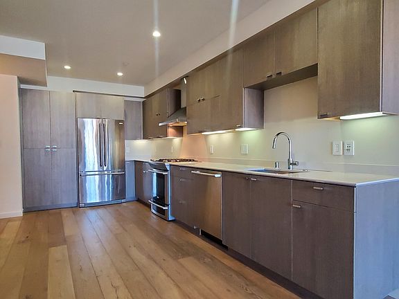 5th image of 2652 Harrison St APT 301