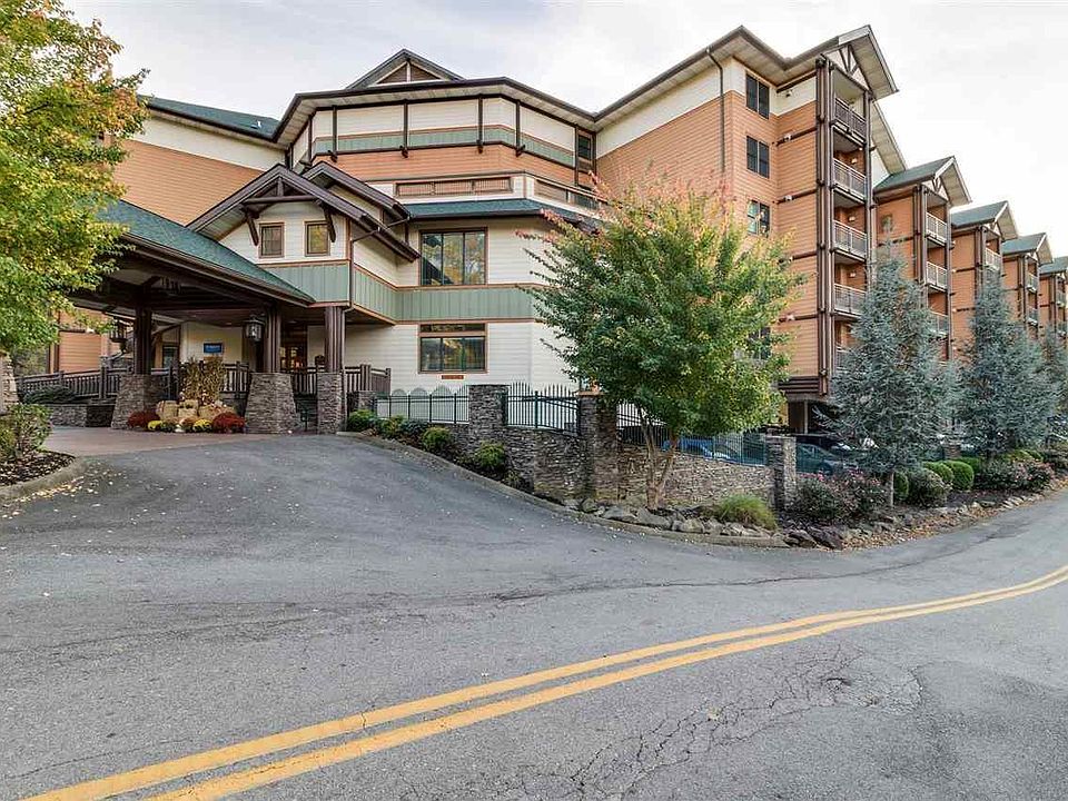1st image of 215 Woliss Ln #210