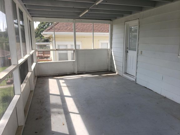 2nd image of 2706 Sacramento St