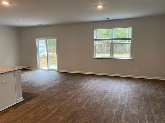 4th image of 121 Blossom Wood Ln