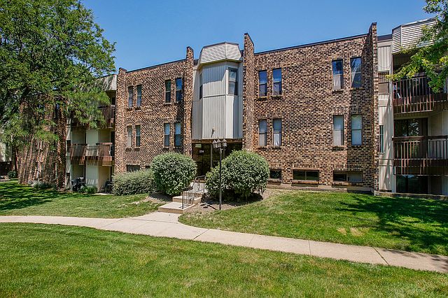 1st image of 2214 Country Club Dr APT 2C