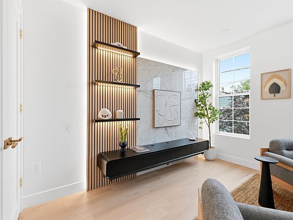 2nd image of 1123 Summit Ave #2