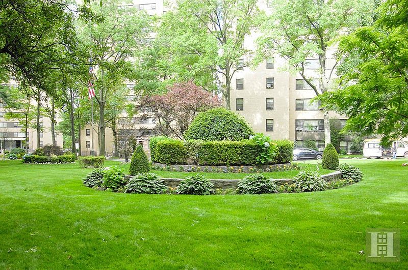 2nd image of 6 Fordham Hill Oval APT 6E