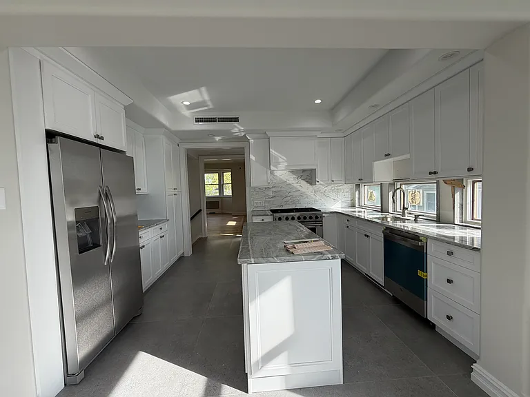 Sherwood Ave — Photo 24