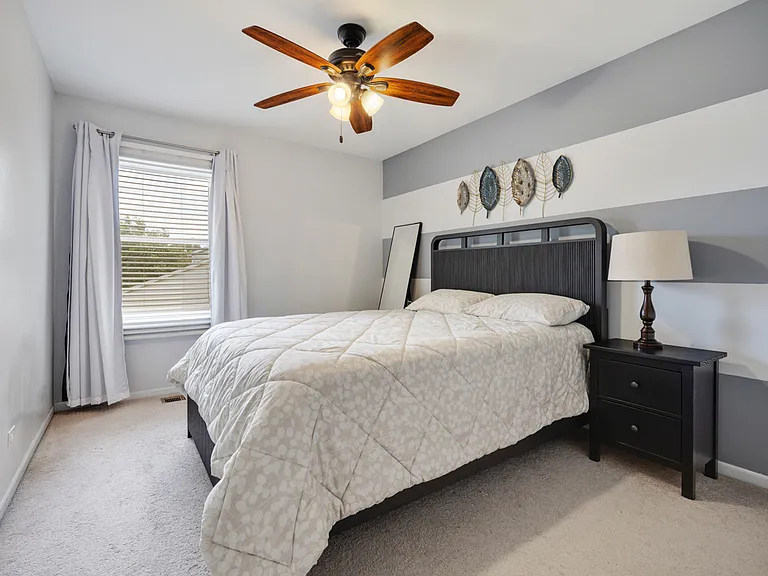 25W055 Canary Ct — Photo 18