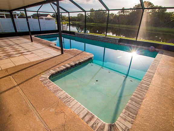 4th image of 6902 Crown Lake Dr