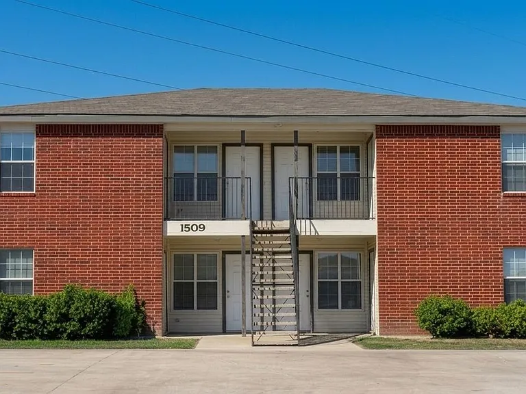 1509 Dugger Circle — Photo 1