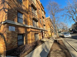 810 Pleasant St APT 1C, Oak Park, IL 60302