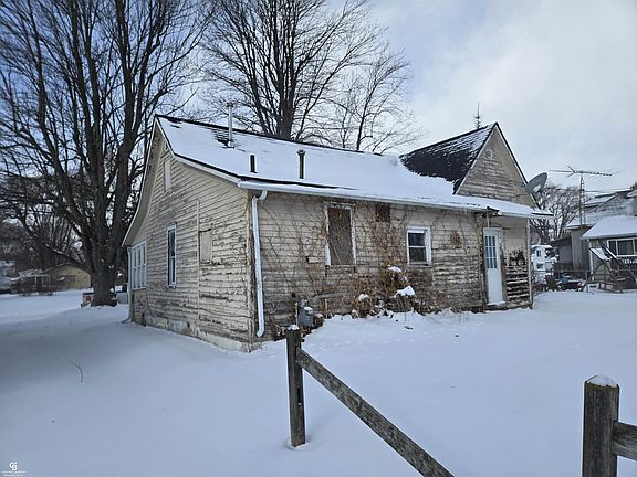 5th image of 204 Mary St